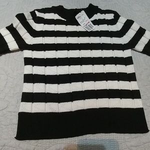 Short sleeve sweater